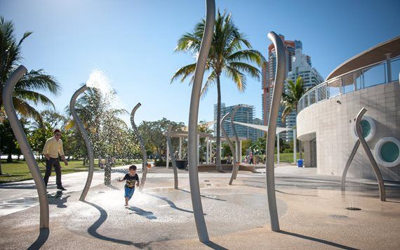 South Pointe Park children s splash pad fountain 1440x900.aspx